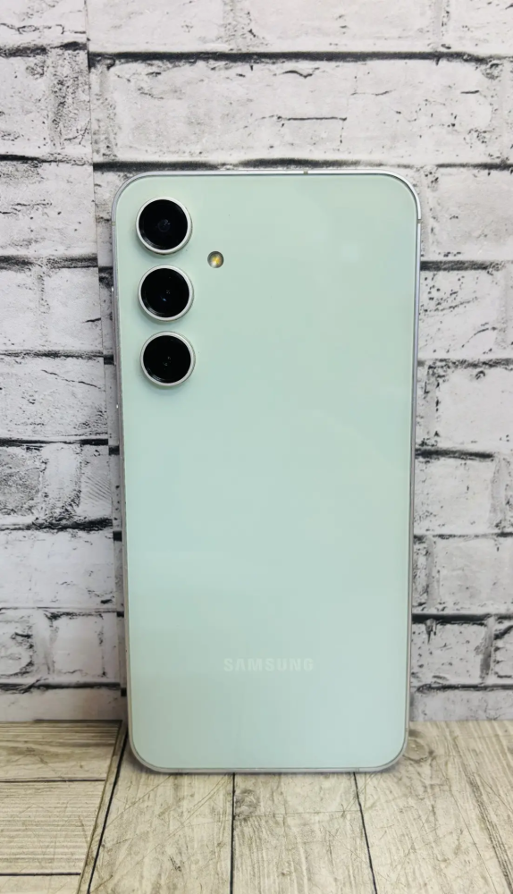 Смартфон Samsung S23 FE 8/128