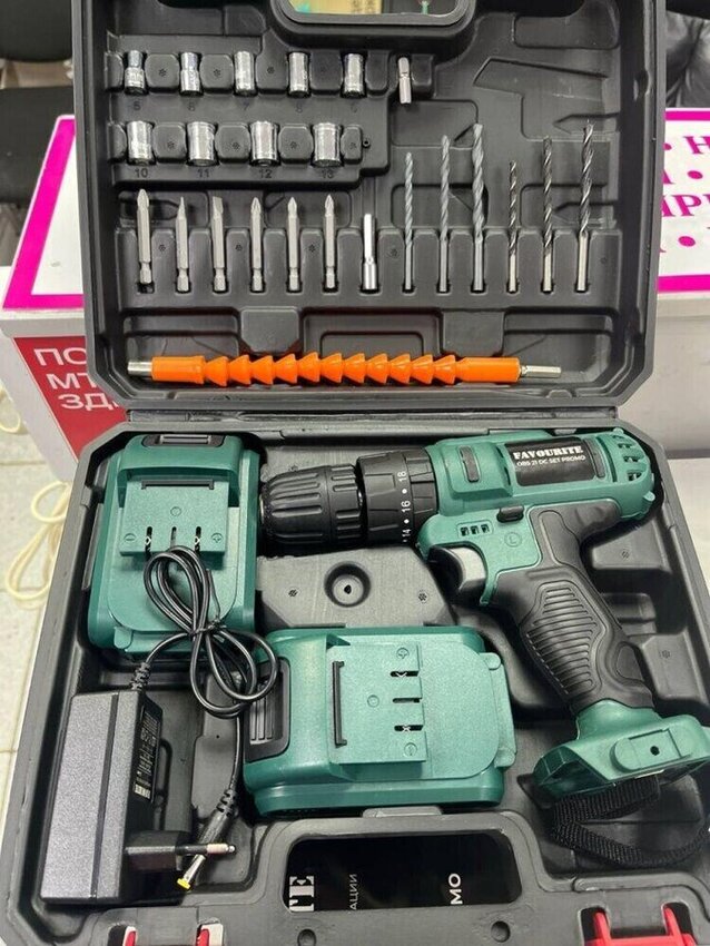 Шуруповерт 21в ударный  с набором