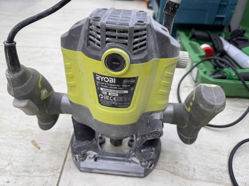 Фрезер Ryoby 1600