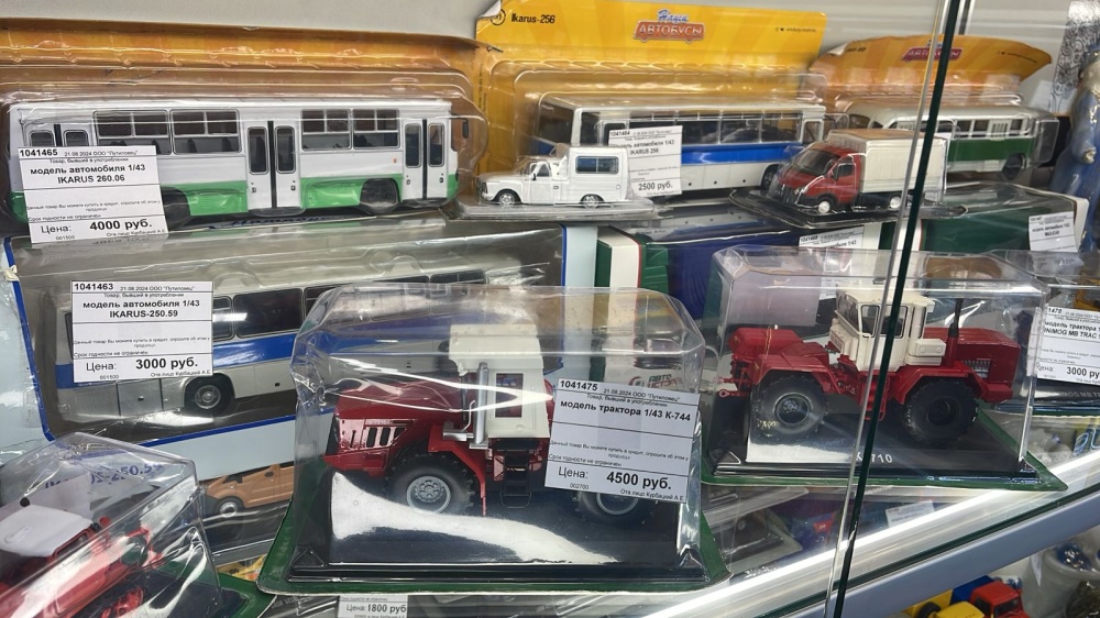 модель автомобиля 1/43 ГАЗ-3302 Газель